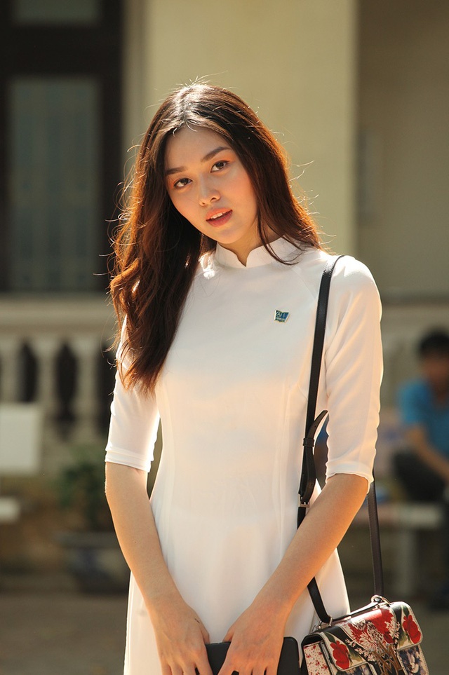 nu sinh truong phan dinh phung anh 4