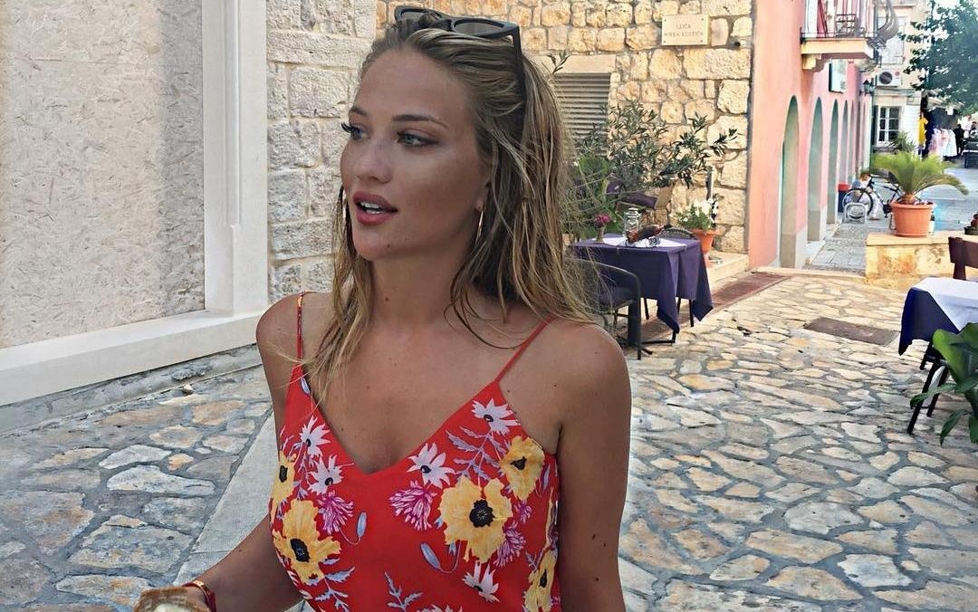 Vo 9X xinh dep cua tien ve tuyen Croatia hinh anh