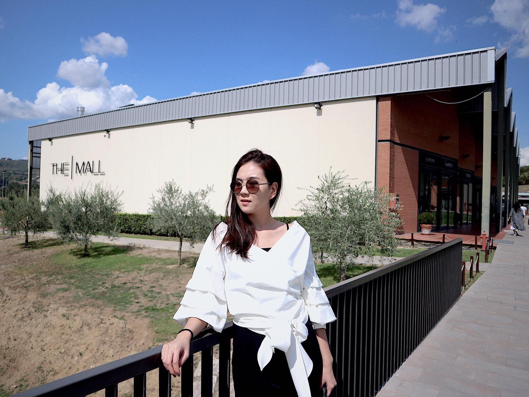 Dam cuoi long lay cua 'co gai thoi tiet' Mai Ngoc hinh anh