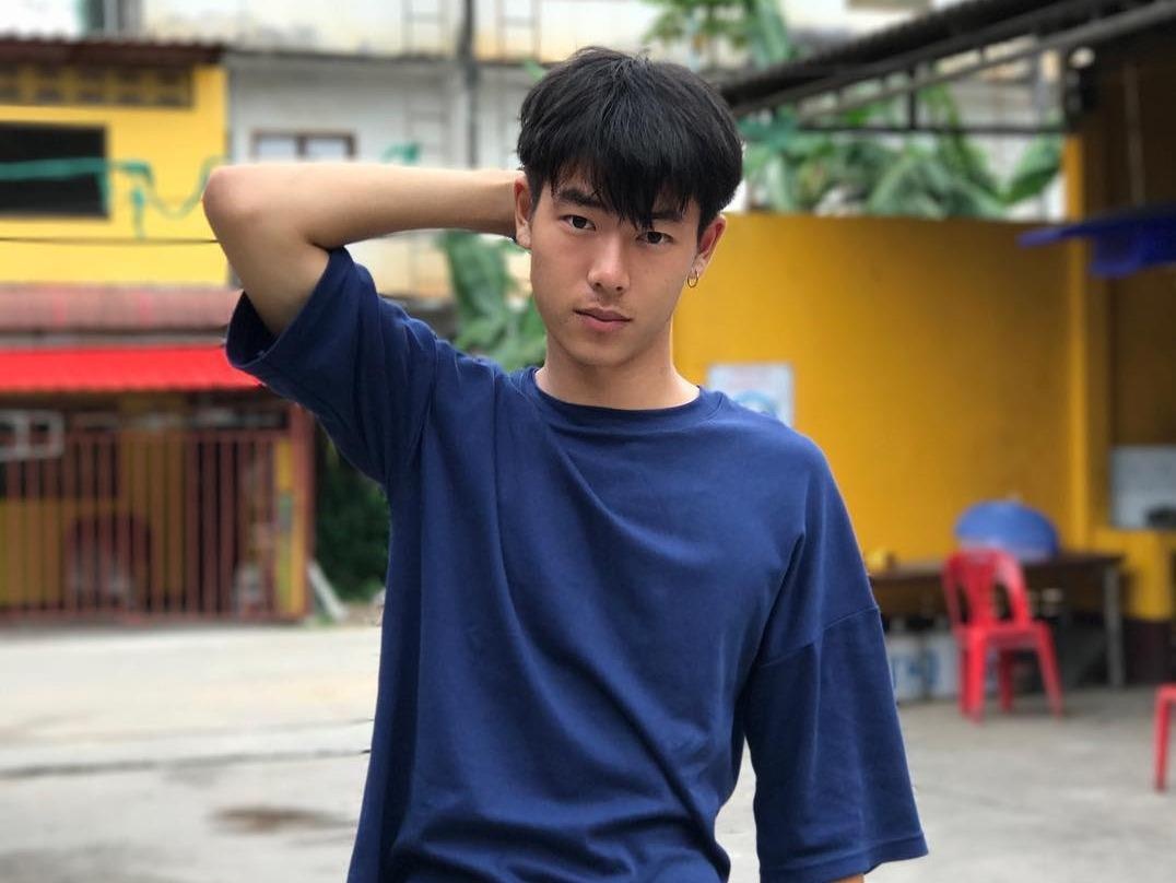 Tinh nguyen vien cao 1,85 m gay chu y o vu cuu ho doi bong Thai Lan hinh anh