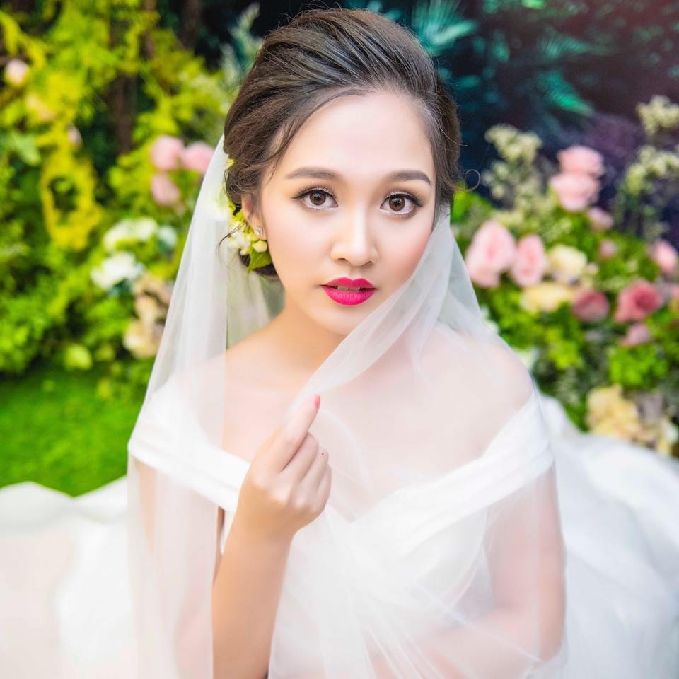 Ha Anh Banh duc co xuong lay chong anh 2