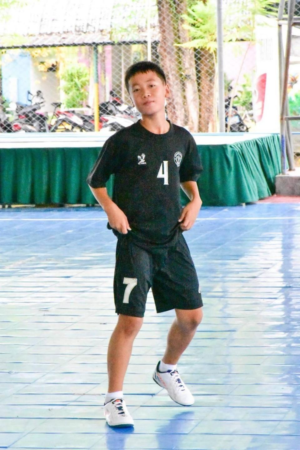 cầu thủ đội bóng Thái bị mắc kẹt ảnh 3 cau thu doi bong Thai bi mac ket anh 3