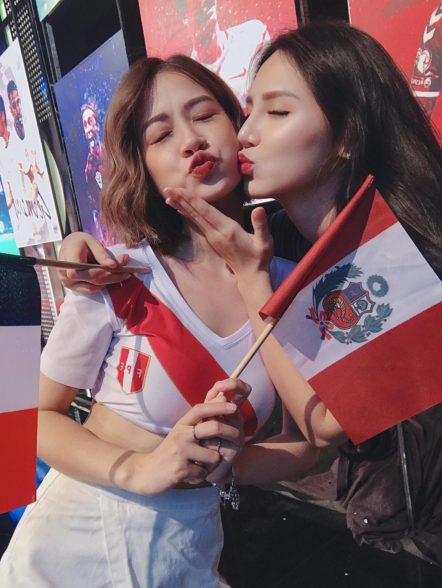 khoanh khac than thiet cua dan hot girl World Cup anh 9