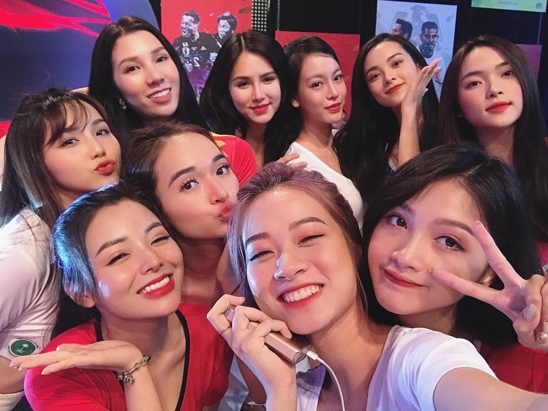 Dan mang phat hien dan hot girl World Cup dang anh khong co Tram Anh hinh anh