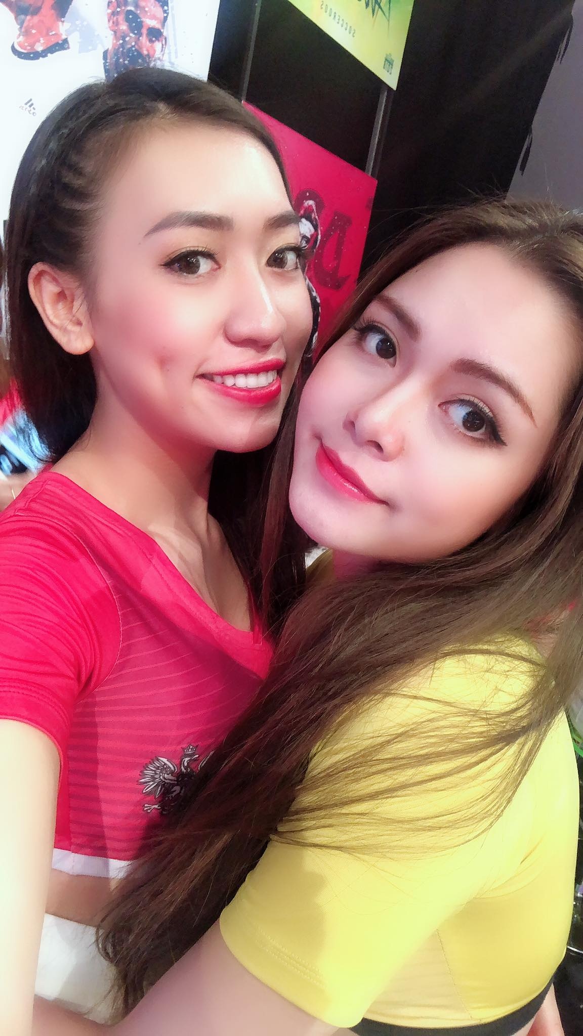 khoanh khac than thiet cua dan hot girl World Cup anh 11