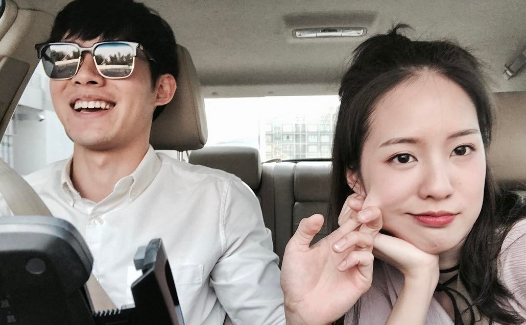 Hot girl noi tieng nhat Thai Lan khoe anh hanh phuc ben ban trai hinh anh