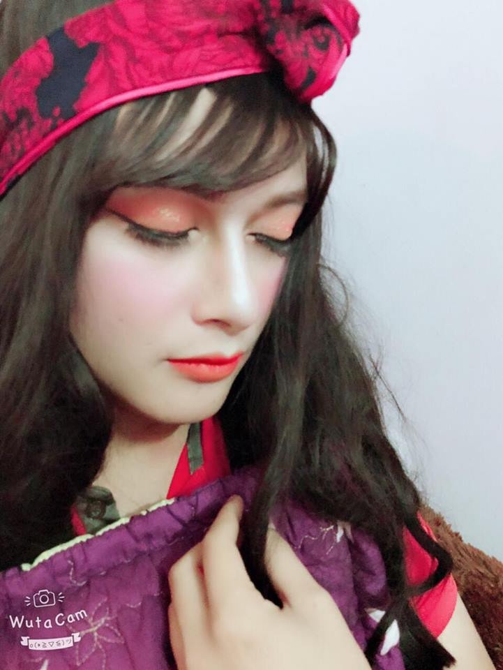chàng trai làm mẫu cho người yêu make up ảnh 2 chang trai lam mau cho nguoi yeu make up anh 2