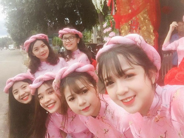 Nhung dan be trap toan trai xinh gai dep noi bat hon ca co dau, chu re hinh anh