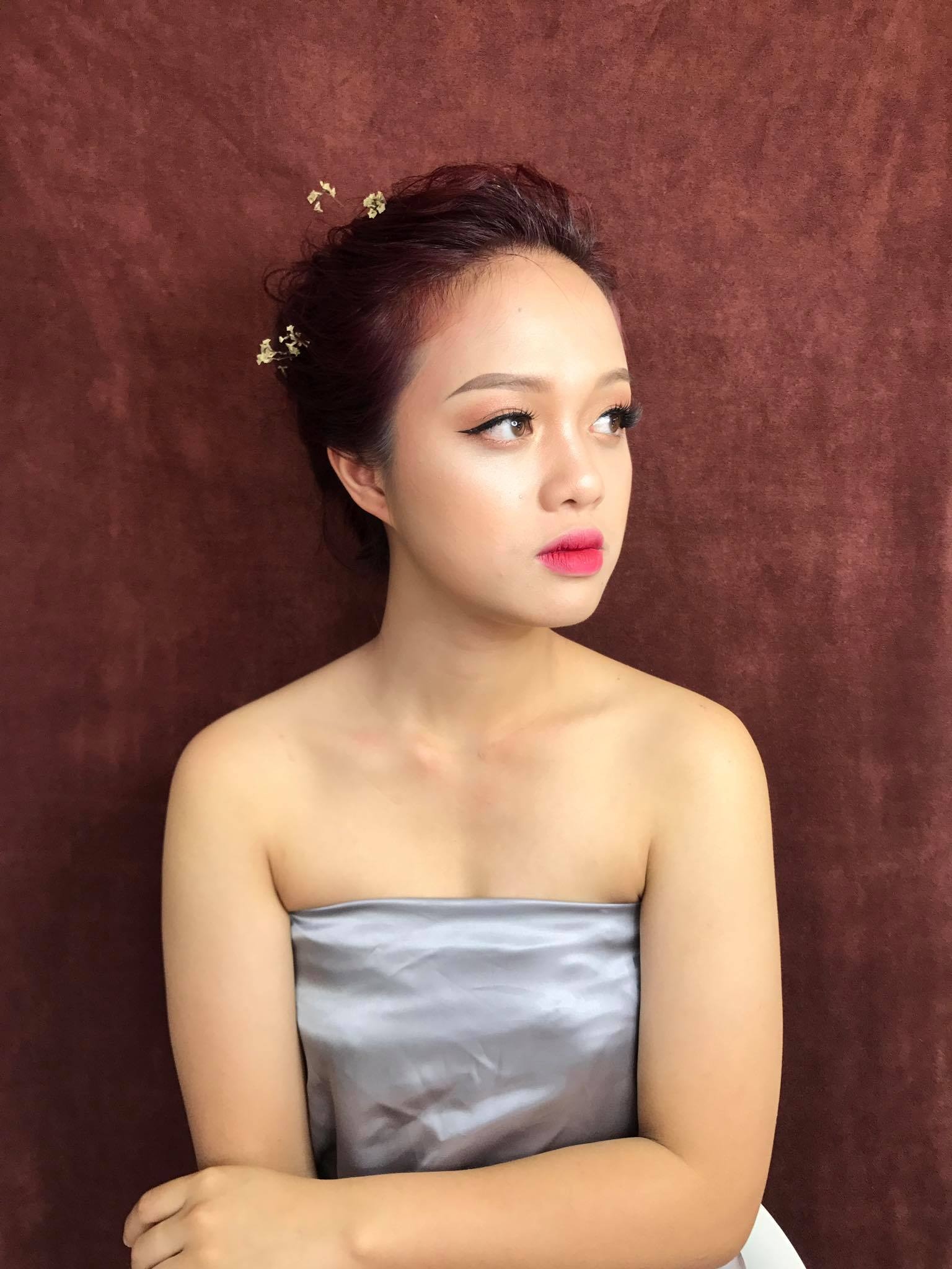 co gai tinh nguyen vua loi nuoc vua hat anh 2