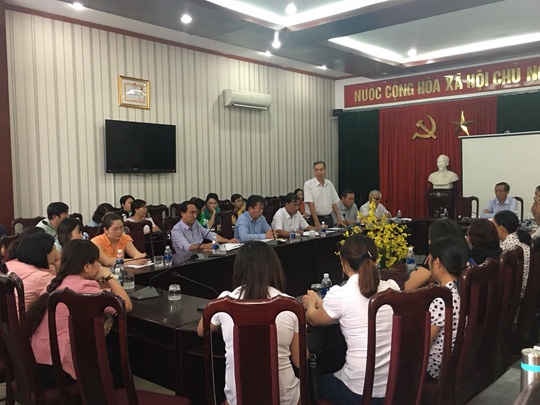 Cho tre an com moc anh 2