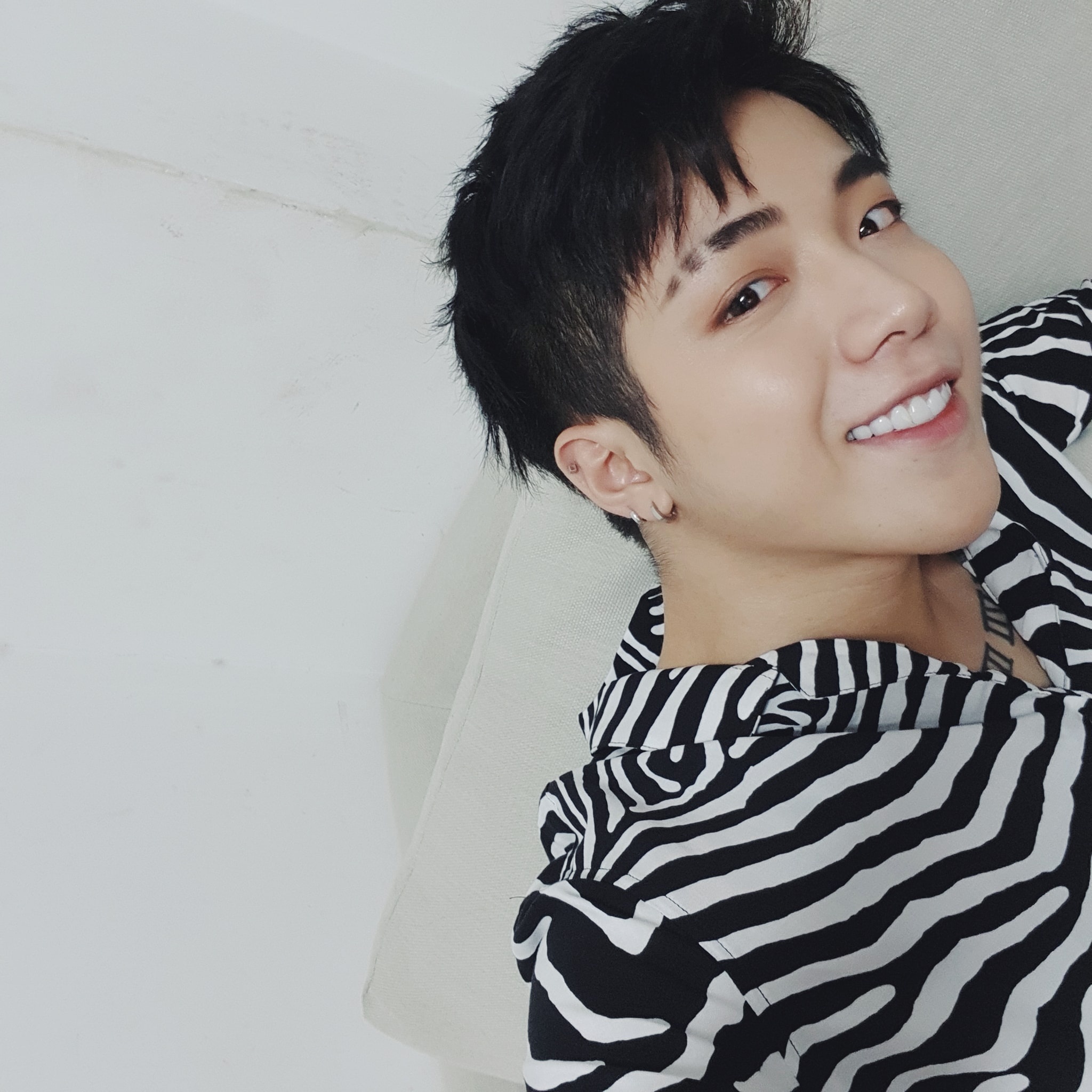 hot boy bat ngo noi tieng ngay ay - bay gio anh 19