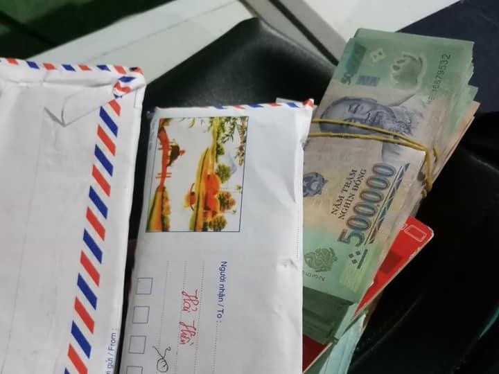 Chang trai duoc chu quan an tra lai 200 trieu dong bo quen hinh anh