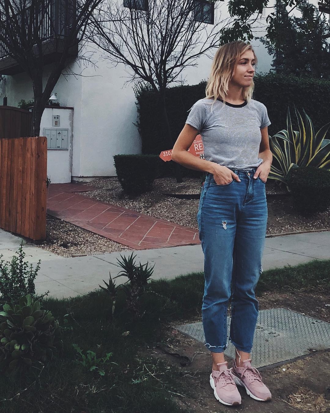 cô gái bị đâm khi lao ra khỏi xe ảnh 3 co gai bi dam khi lao ra khoi xe anh 3