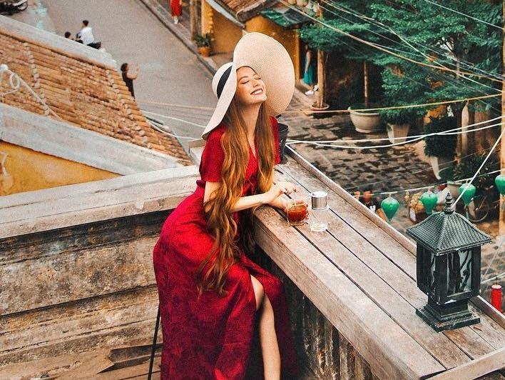 'Hot girl toc may' goc Viet xinh dep dang co mat o Hoi An hinh anh