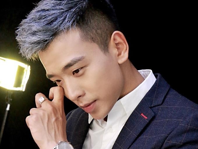 Soai ca Trung Quoc noi nhung cau ngon tinh 'don tim' chi em la ai? hinh anh