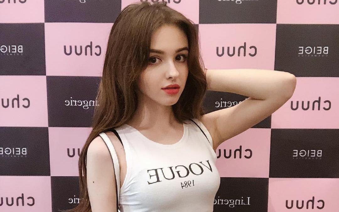 Hot girl Uzbekistan gay chu y voi ve ngoai xinh xan hinh anh