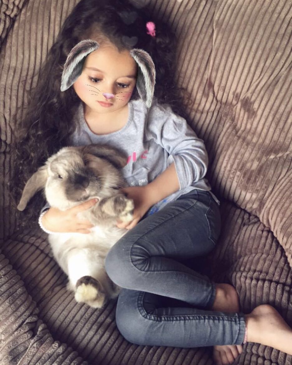 Cô bé có mái tóc siêu dày ảnh 9 Co be co mai toc sieu day anh 9