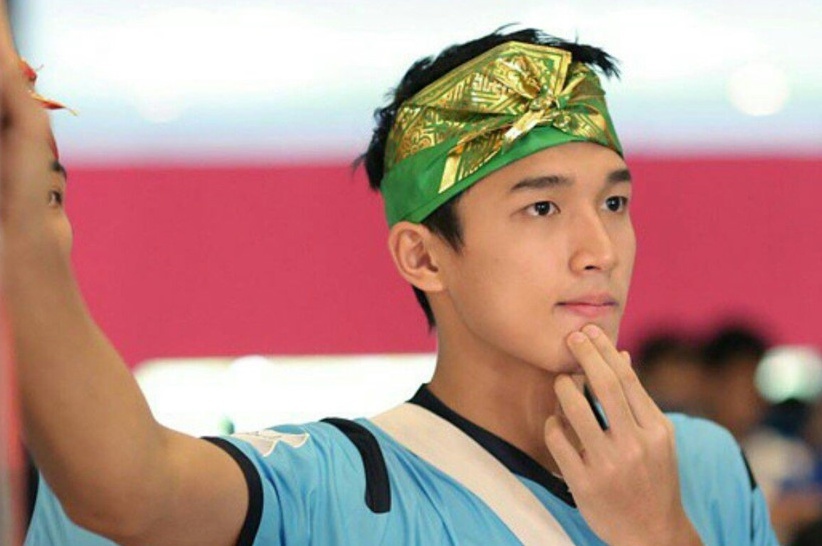 Van dong vien cau long dien trai, cao 1,80 m 'don tim' fan nu o ASIAD hinh anh