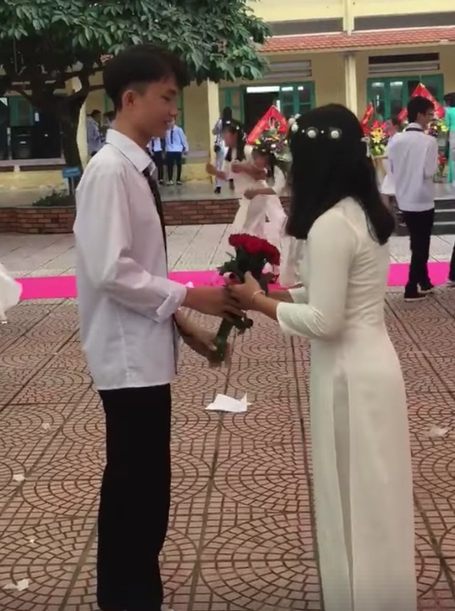nam sinh tỏ tình ngày khai giảng ảnh 2 nam sinh to tinh ngay khai giang anh 2