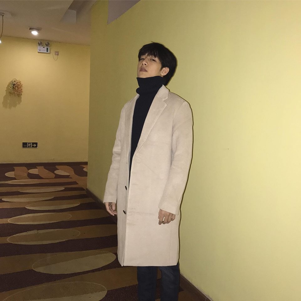 9X Hai Phong dien trai chup anh voi meo anh 3