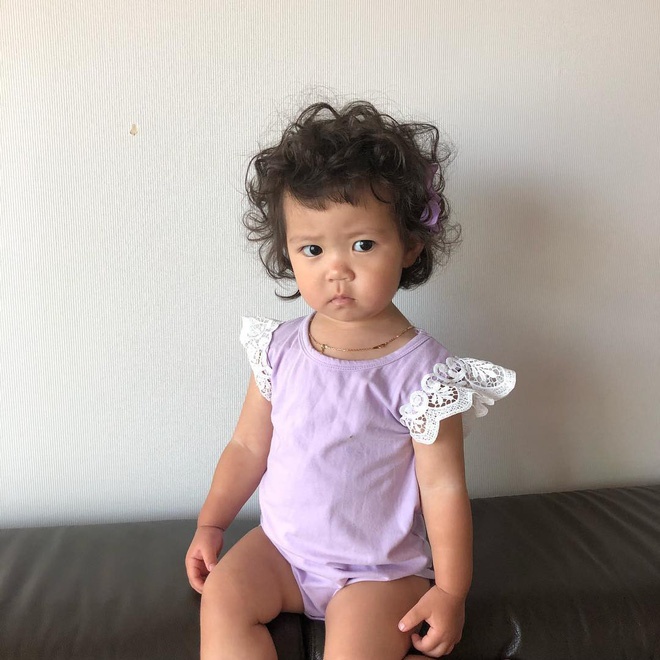 be gai co bieu cam kho o anh 3