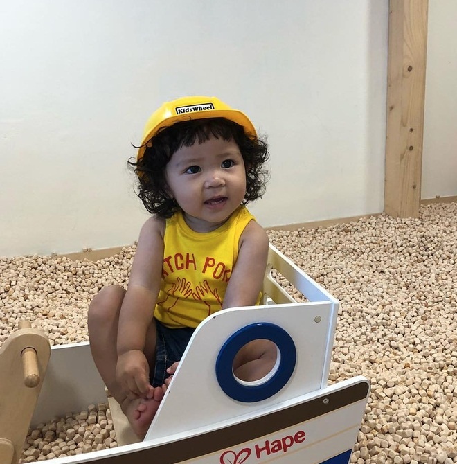 be gai co bieu cam kho o anh 9