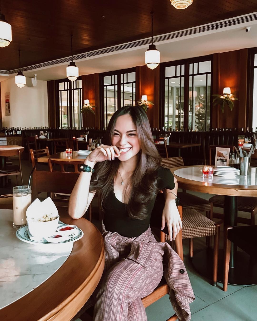 Hot girl Indonesia giau co anh 2