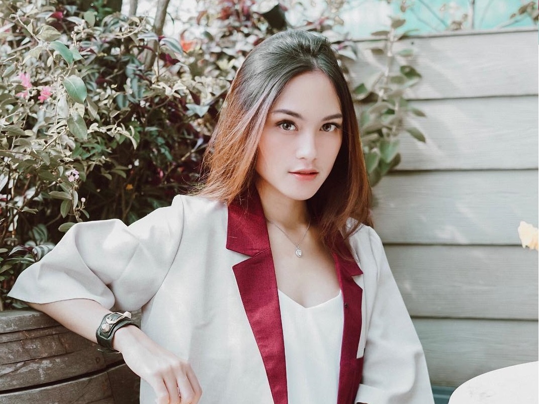 Hot girl Indonesia giau co anh 1