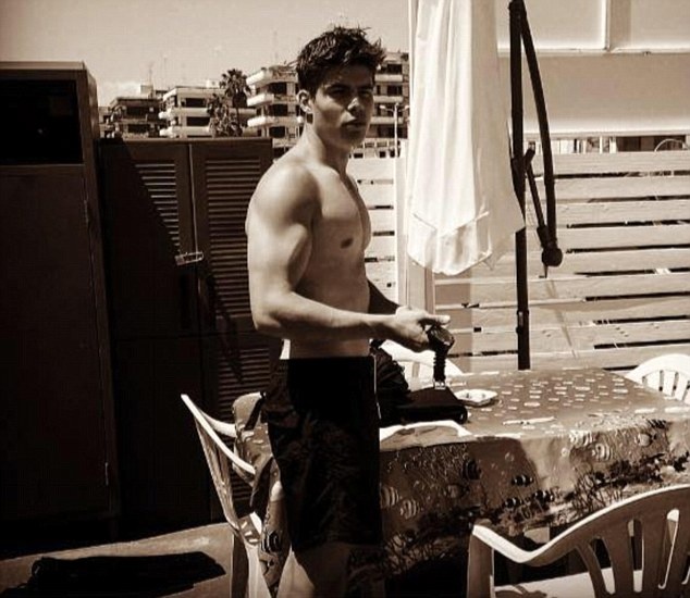 hoang tu Anh cong khai ban gai anh 10