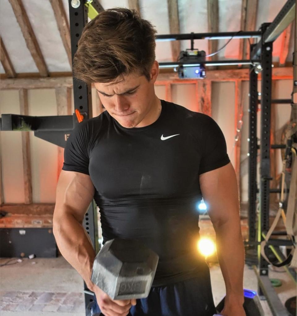 hoang tu Anh cong khai ban gai anh 8