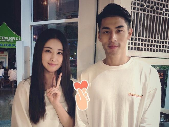 Chu quan lau dep trai khien nhieu khach nu keo den xin chup anh hinh anh