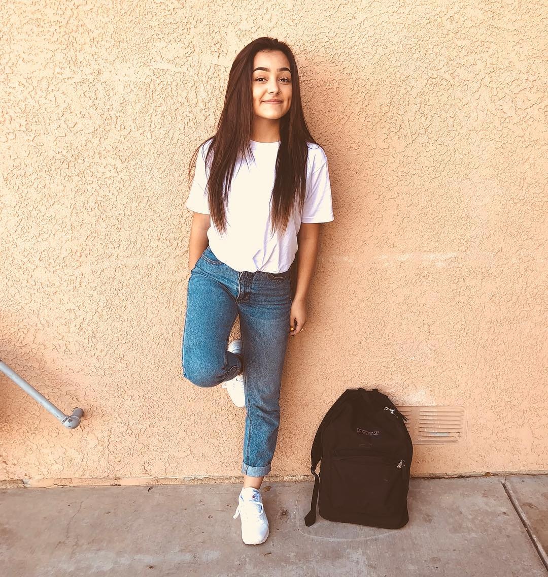 Hot girl giong ca si Ariana Grande anh 7