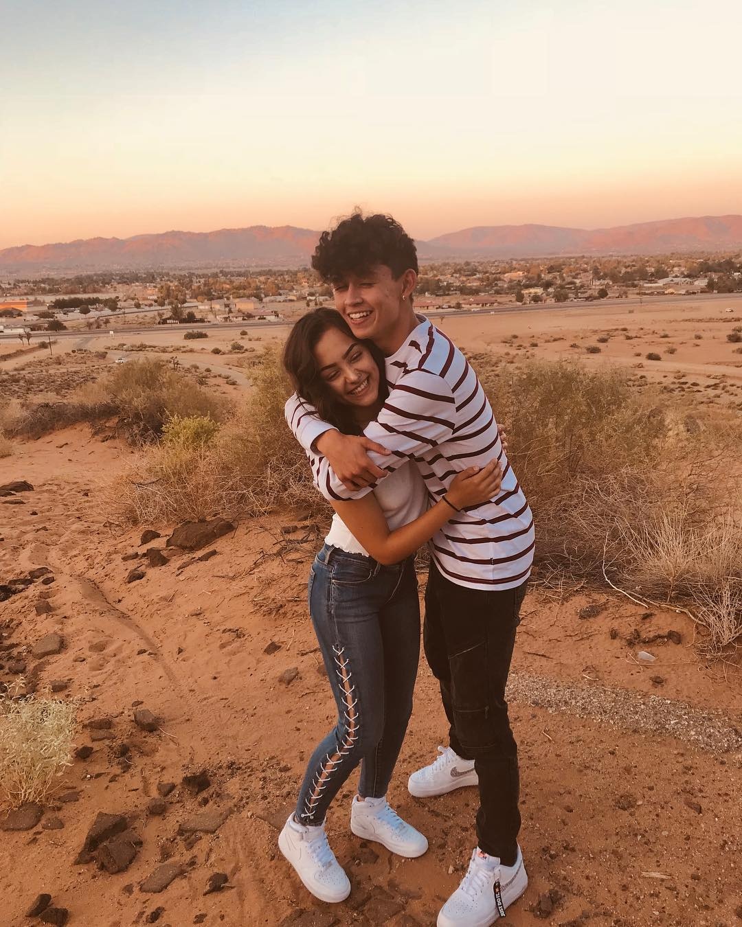 Hot girl giong ca si Ariana Grande anh 10