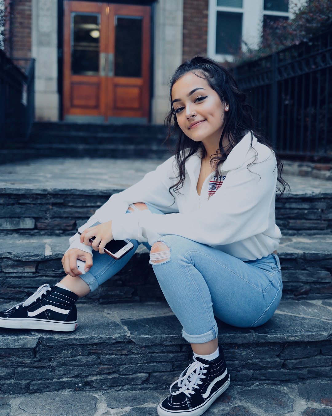 Hot girl giong ca si Ariana Grande anh 4