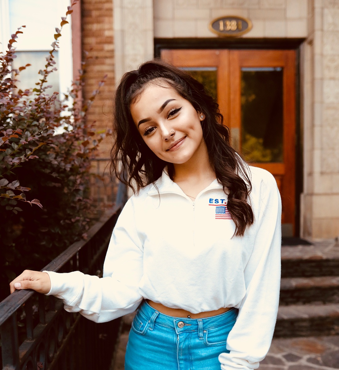 Hot girl giong ca si Ariana Grande anh 5