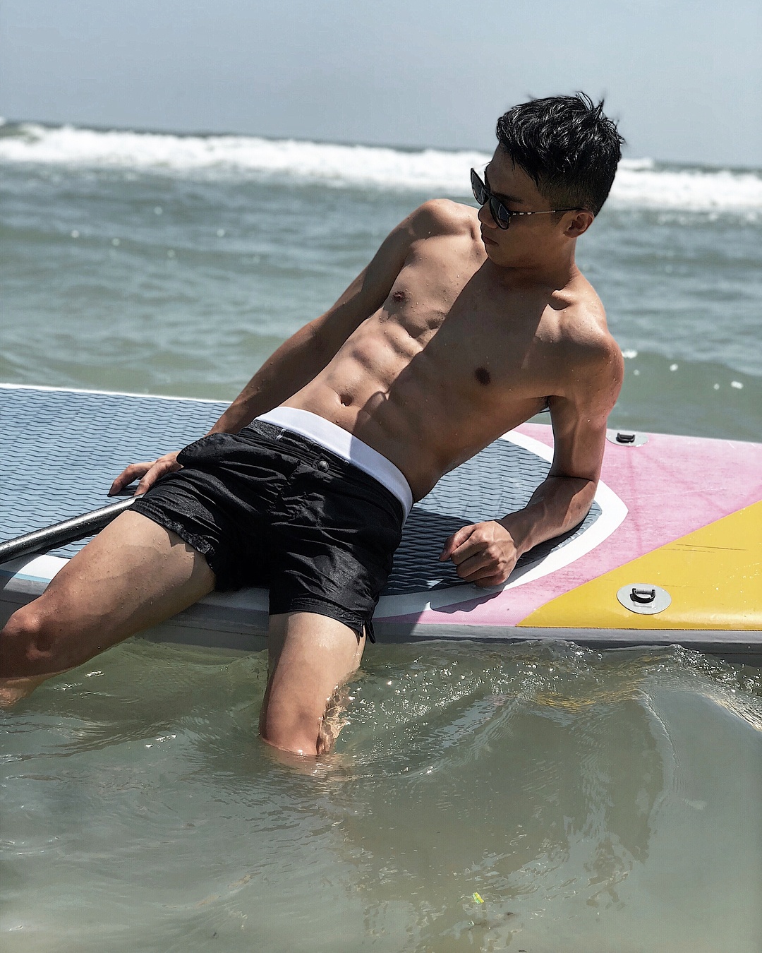 chu cua hang hoa dep trai anh 14