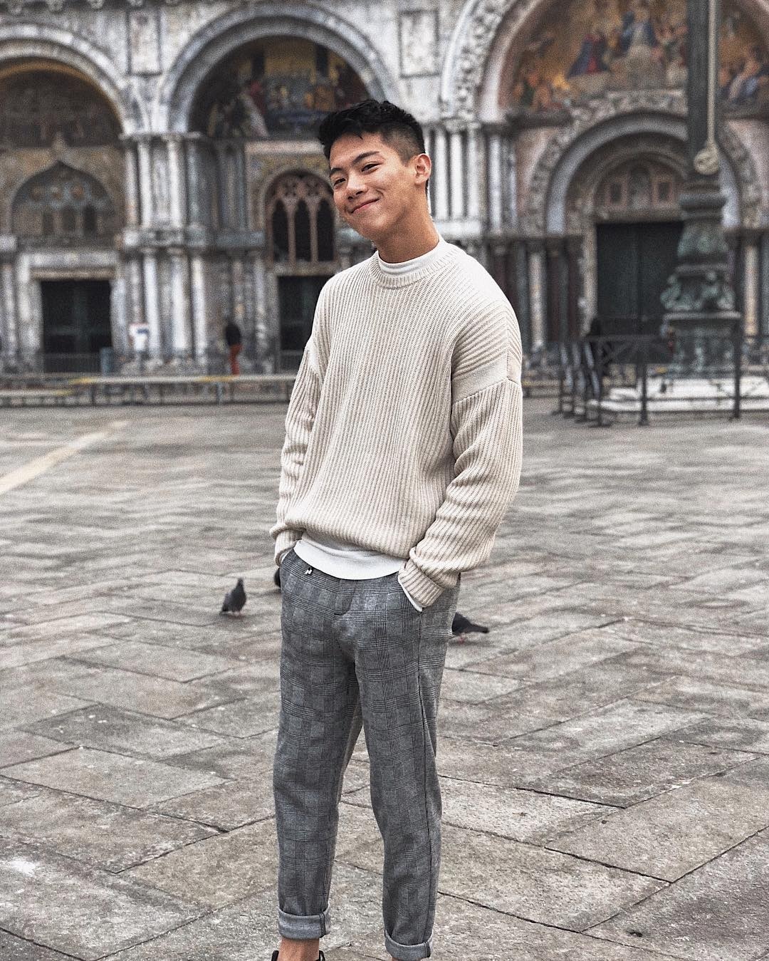 chu cua hang hoa dep trai anh 3