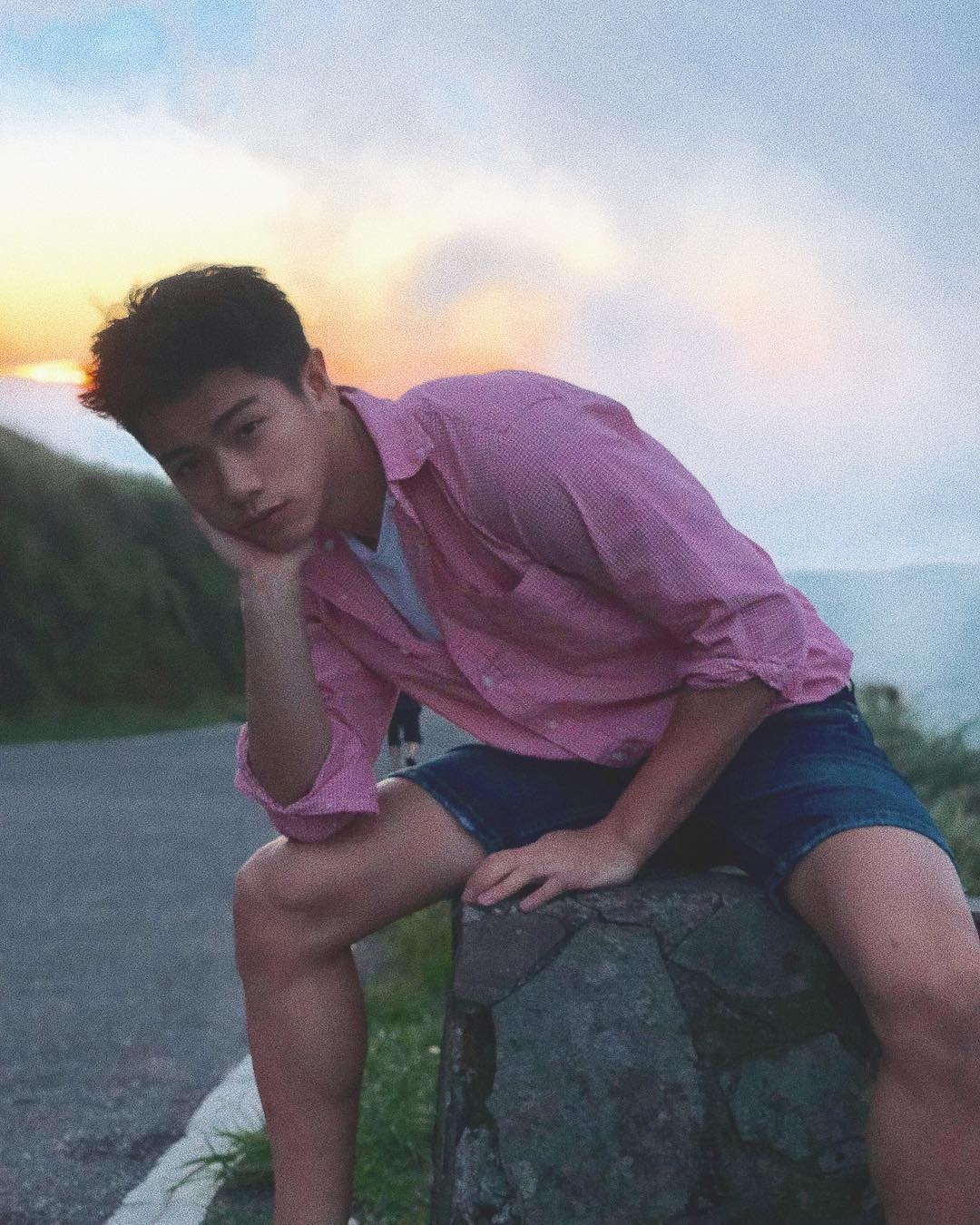 chu cua hang hoa dep trai anh 7