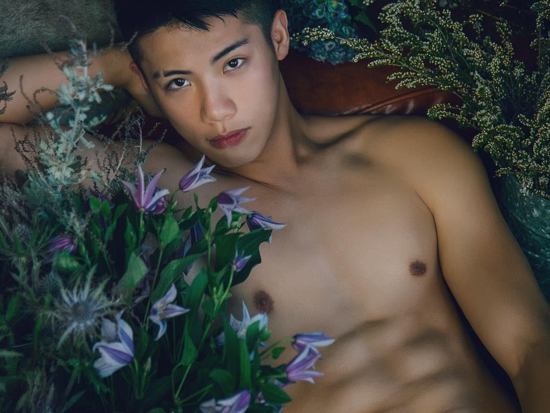 Chu cua hang hoa 6 mui, dep trai nhu tai tu khien chi em xao xuyen hinh anh