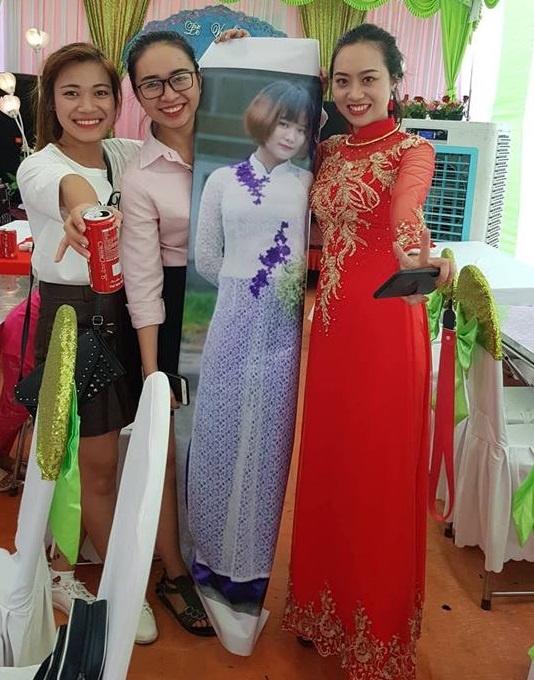 Cô dậu in ảnh bạn thân để mọi người chụp ảnh ảnh 1 Co dau in anh ban than de moi nguoi chup anh anh 1