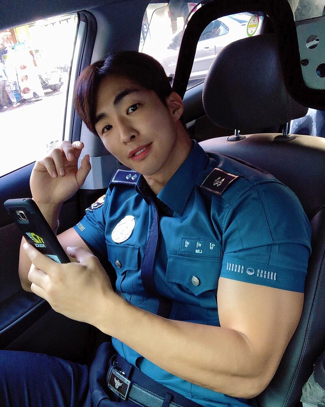 nam canh sat dep trai anh 3