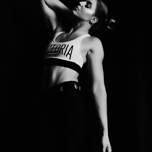 Hot girl bong ro 9X anh 12