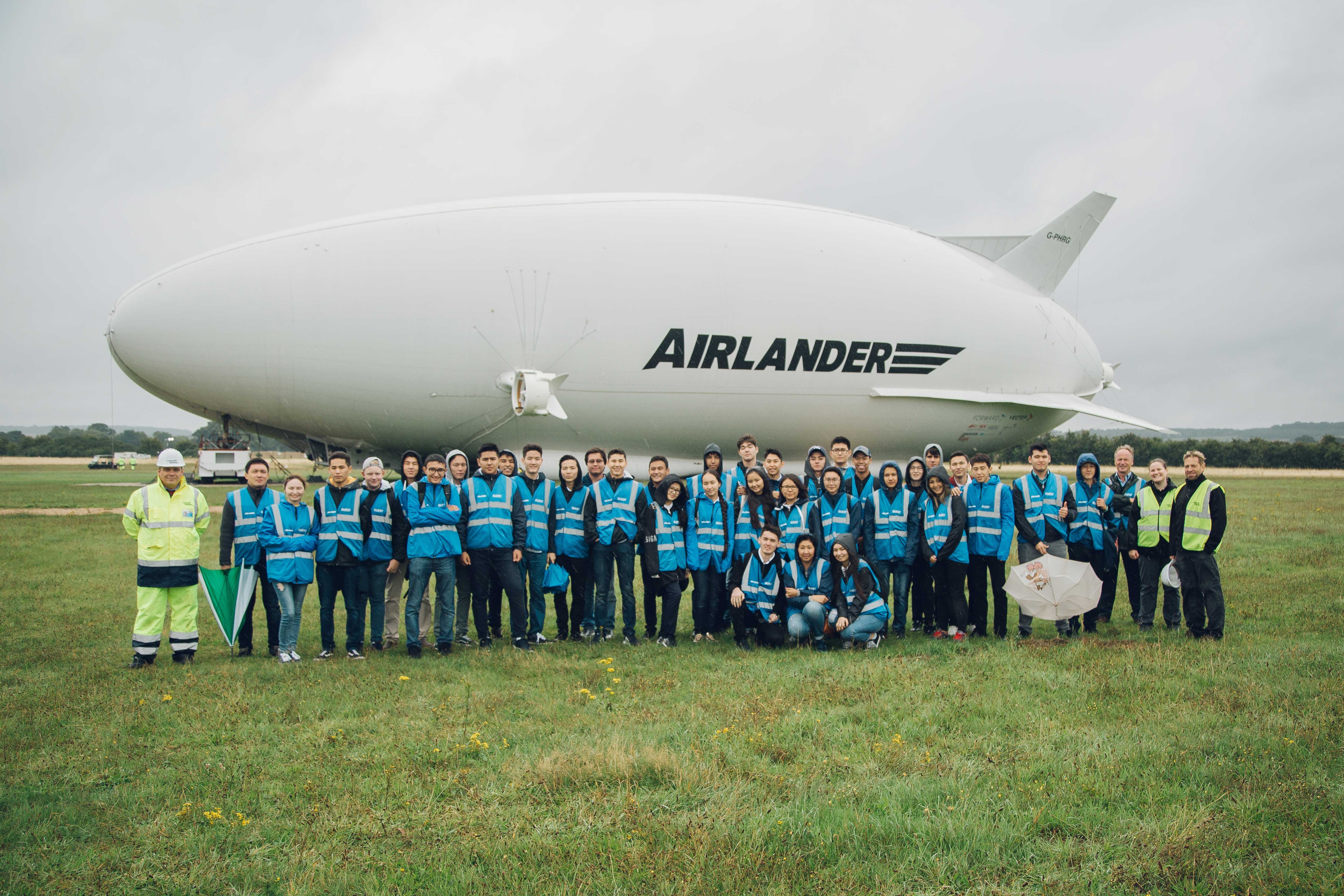 dai hoc duy nhat co san bay anh 3