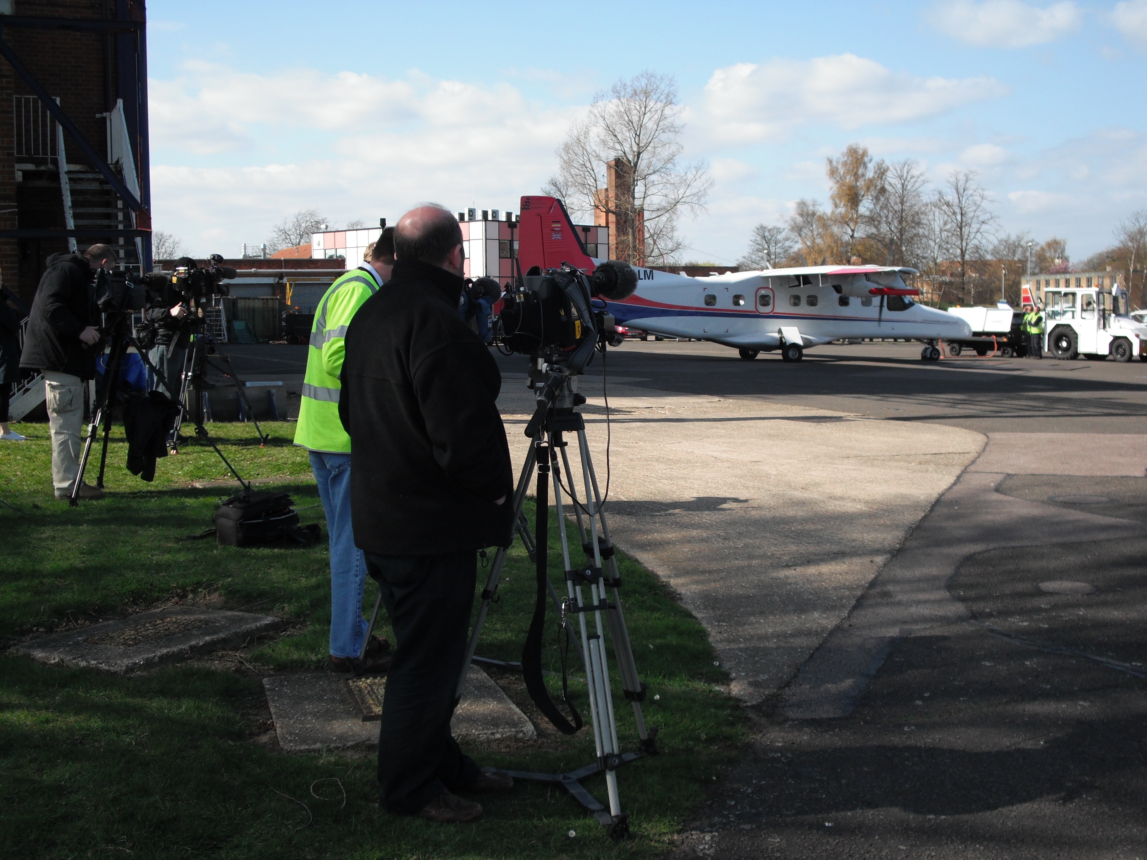 dai hoc duy nhat co san bay anh 8