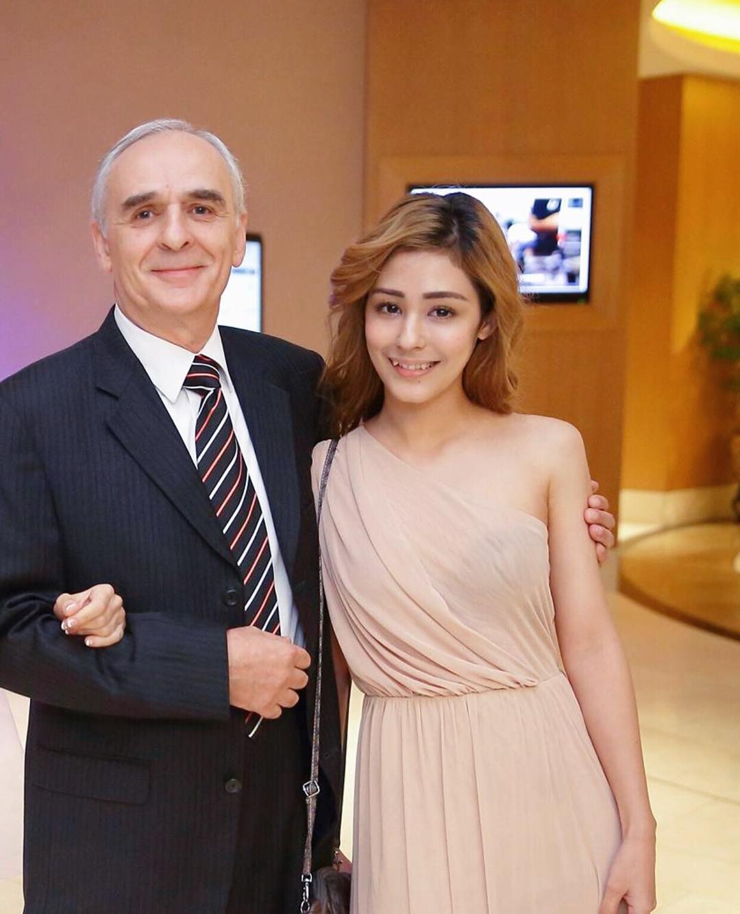 Nang mau mang hai dong mau Phap - Nhat anh 4