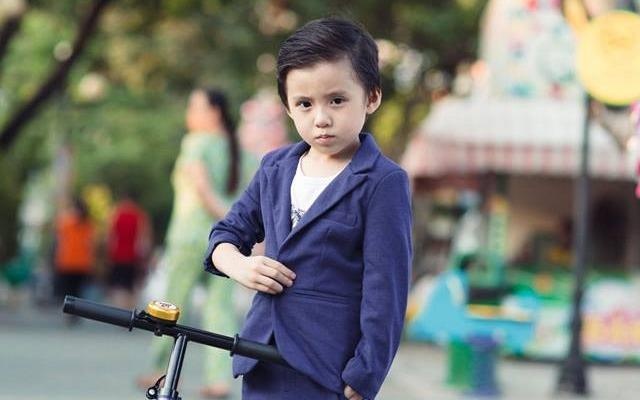 Be trai duoc dan mang goi la 'soai ca nhi' sau clip ke chuyen dang yeu hinh anh