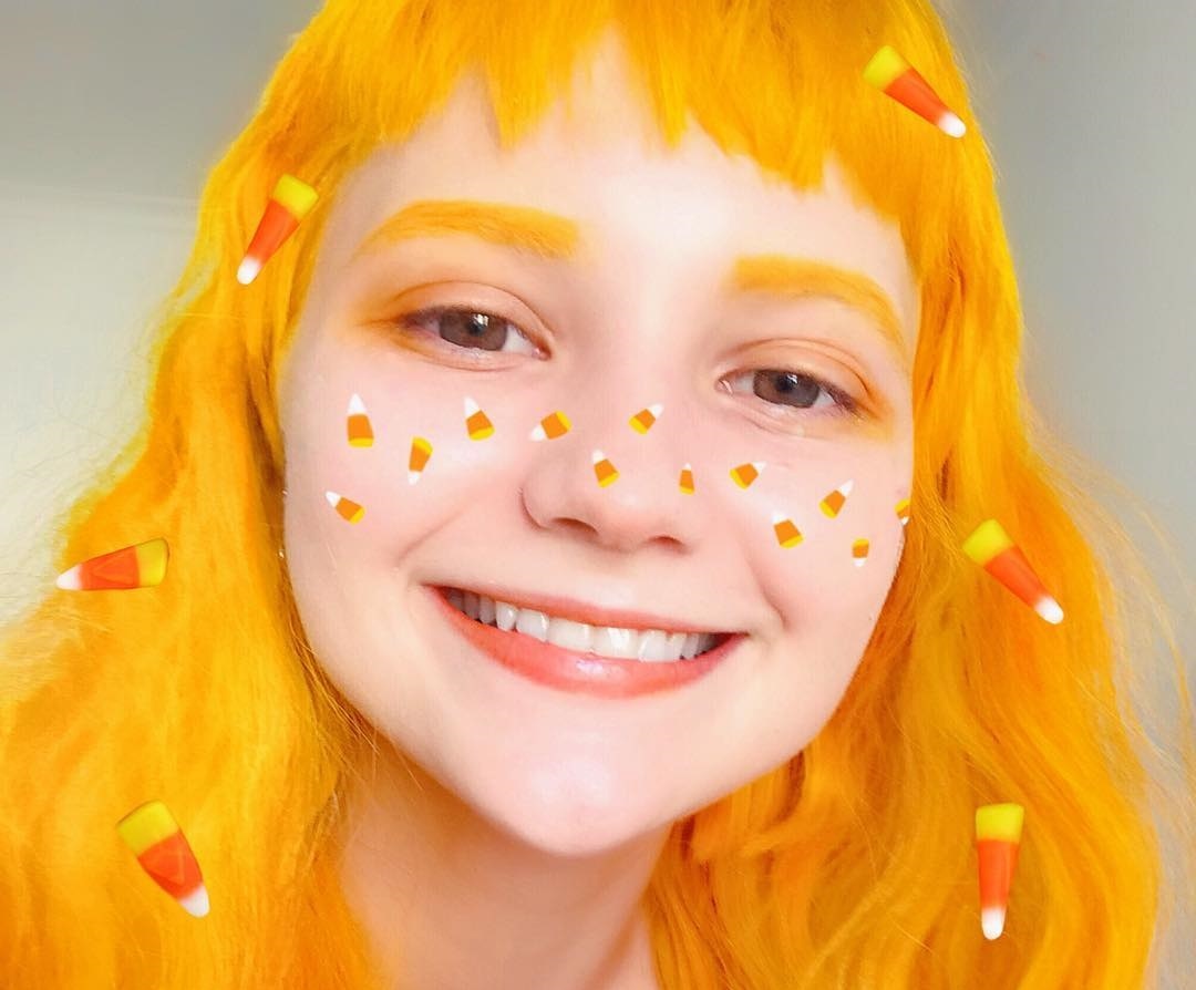 Cosplayer Nga 19 tuoi moi tuan doi mot mau toc hinh anh