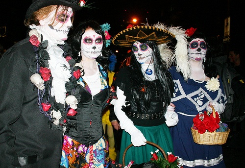 11 bi mat chua ke ve Halloween khien ban 'son toc gay' hinh anh