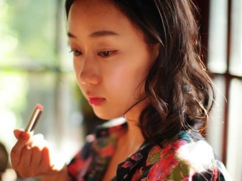 Con gai Han Quoc vut do make up, phan doi quan niem 'dep hoan hao' hinh anh