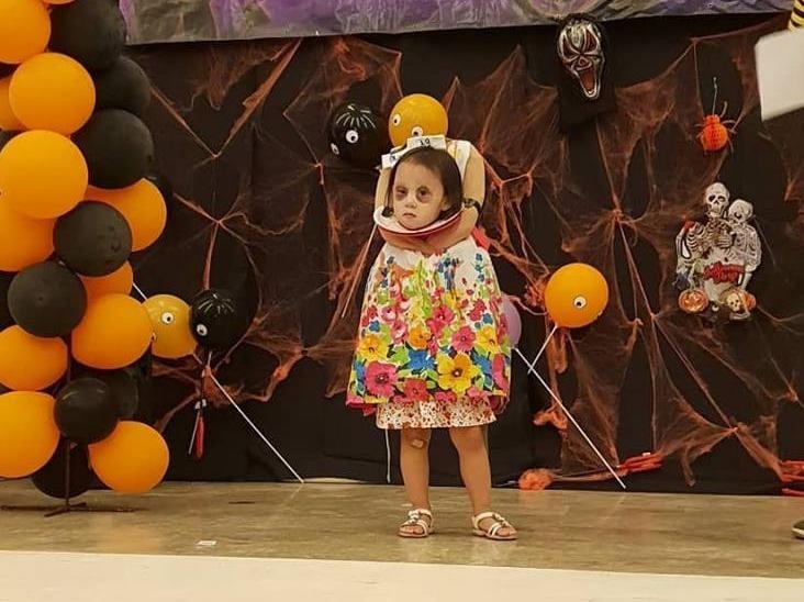 Man hoa trang Halloween cua be gai hut hon 20 trieu luot xem hinh anh